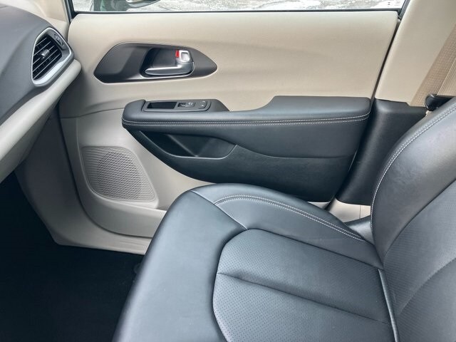 Used 2024 Chrysler Pacifica - photo 12