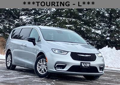 Used 2024 Chrysler Pacifica Touring L Minivan for sale #87937 - photo 1