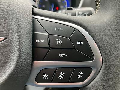 Used 2025 Chrysler Pacifica Select Minivan for sale #87939 - photo 2