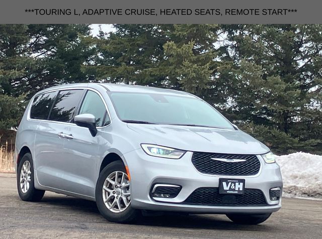Used 2023 Chrysler Pacifica - photo 1