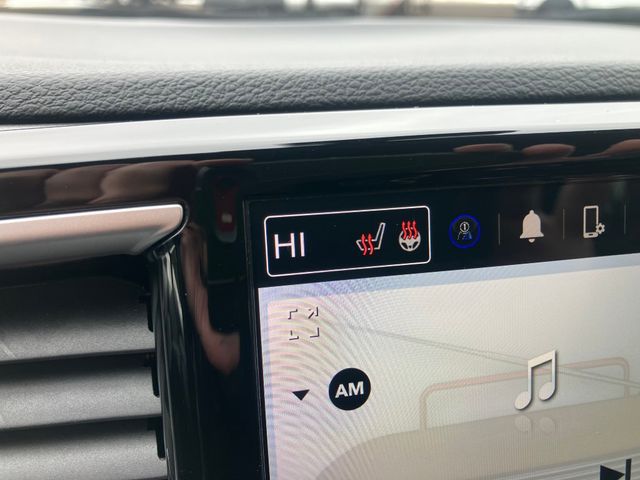 Used 2023 Chrysler Pacifica - photo 6