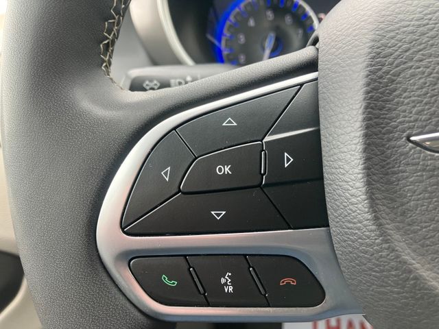 Used 2023 Chrysler Pacifica - photo 7