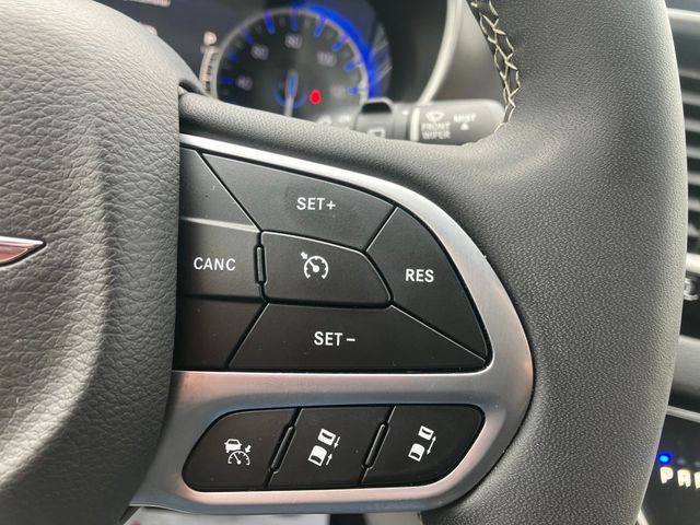 Used 2023 Chrysler Pacifica - photo 9
