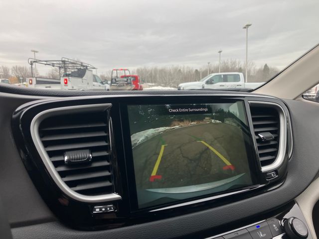 Used 2023 Chrysler Pacifica - photo 10