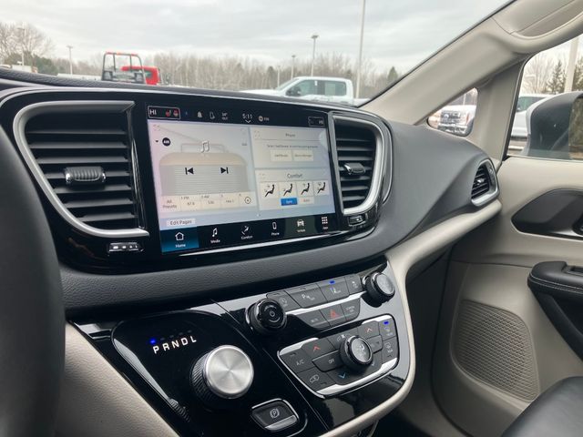 Used 2023 Chrysler Pacifica - photo 11