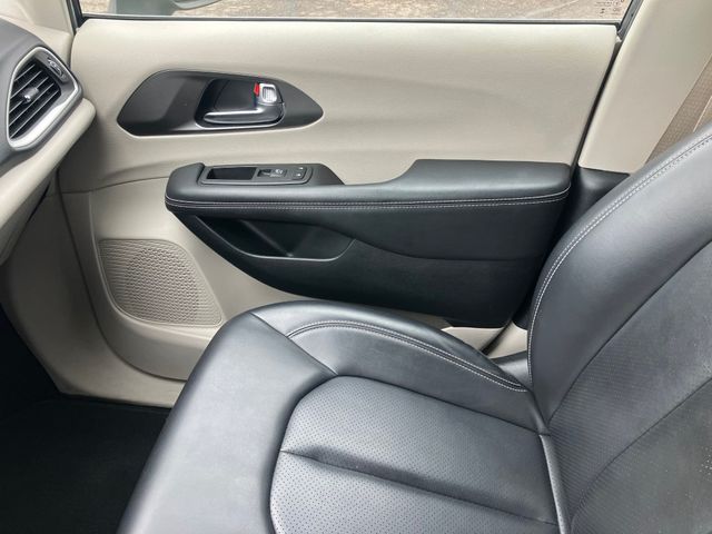 Used 2023 Chrysler Pacifica - photo 12