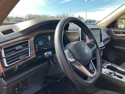Used 2024 Volkswagen Atlas - photo 1