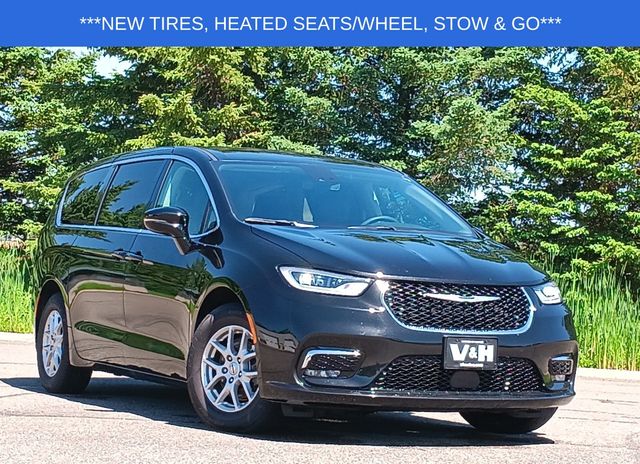 Used 2024 Chrysler Pacifica - photo 1