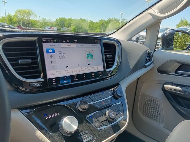 Used 2024 Chrysler Pacifica - photo 11