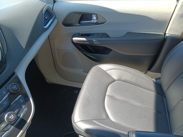 Used 2024 Chrysler Pacifica - photo 12