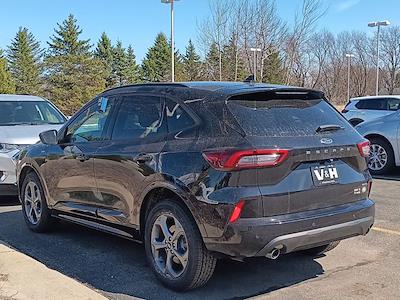 Used 2023 Ford Escape - photo 2