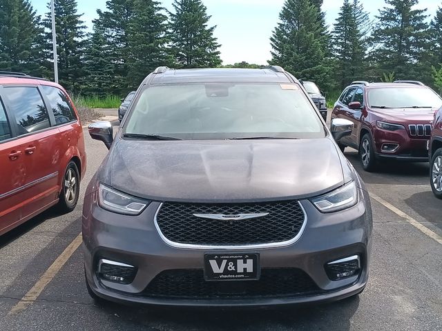Used 2021 Chrysler Pacifica - photo 1
