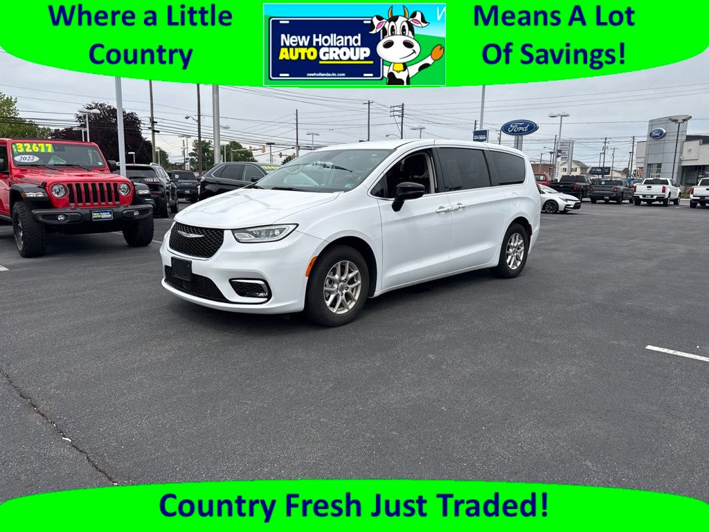Used 2024 Chrysler Pacifica - photo 1