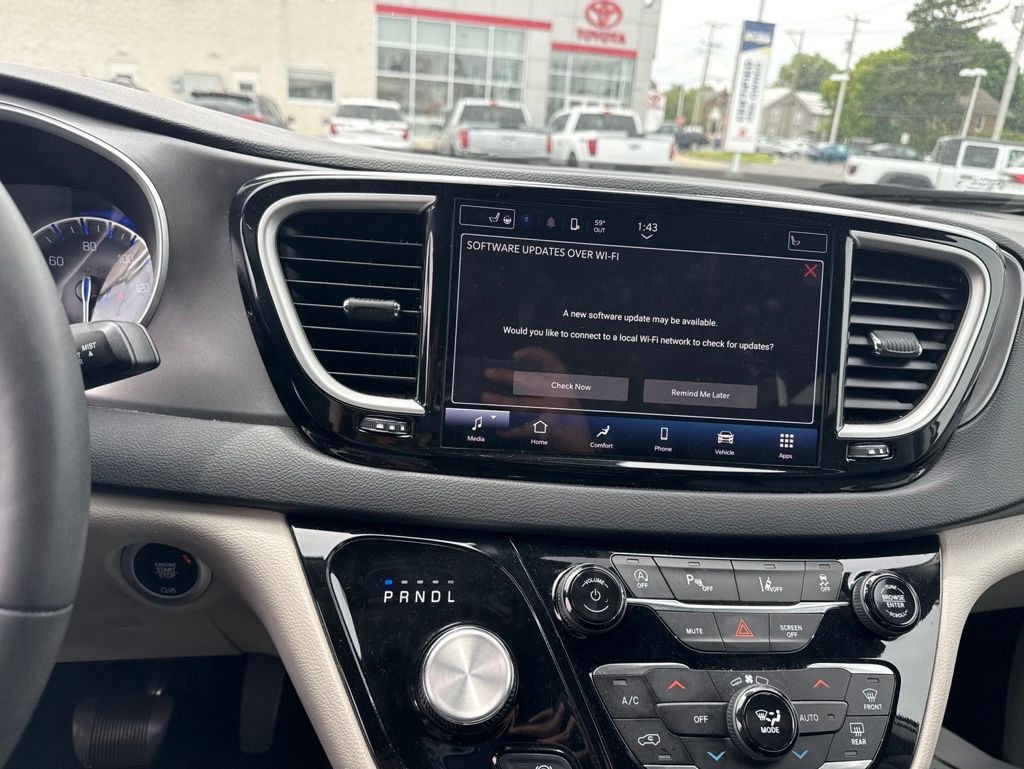 Used 2024 Chrysler Pacifica - photo 13