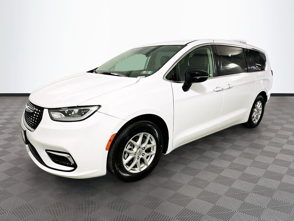 Used 2024 Chrysler Pacifica - photo 5