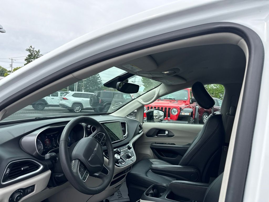 Used 2024 Chrysler Pacifica - photo 10