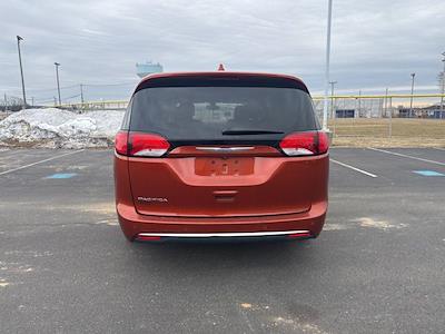 Used 2018 Chrysler Pacifica - photo 1