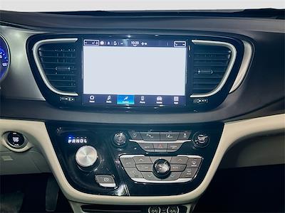 Used 2023 Chrysler Pacifica - photo 1