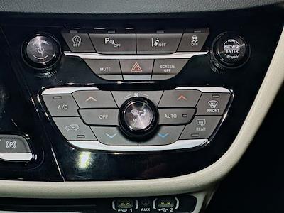 Used 2023 Chrysler Pacifica - photo 1