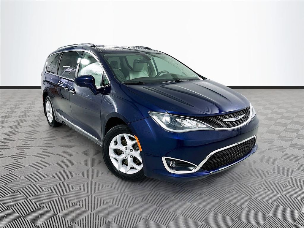Used 2017 Chrysler Pacifica - photo 1