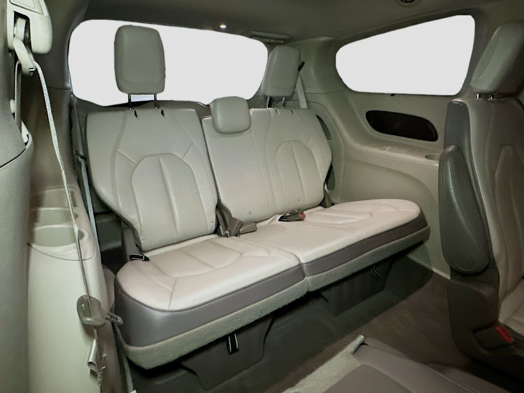 Used 2017 Chrysler Pacifica - photo 24