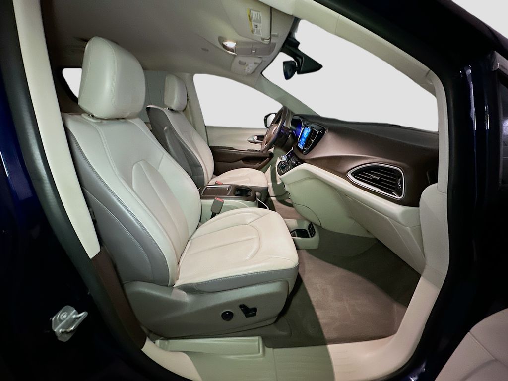 Used 2017 Chrysler Pacifica - photo 26