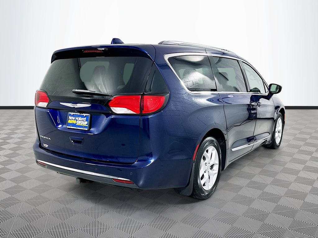 Used 2017 Chrysler Pacifica - photo 9