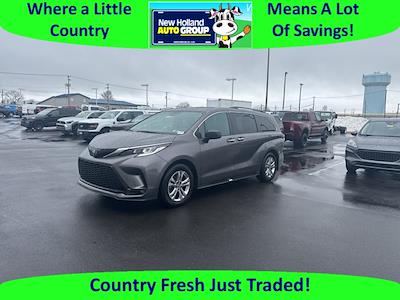 Used 2022 Toyota Sienna - photo 1