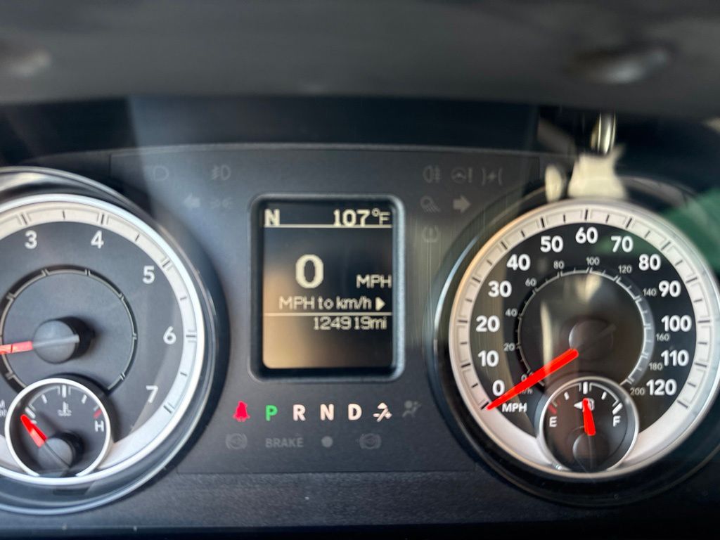 Used 2019 Ram 1500 SLT Crew Cab - photo 9