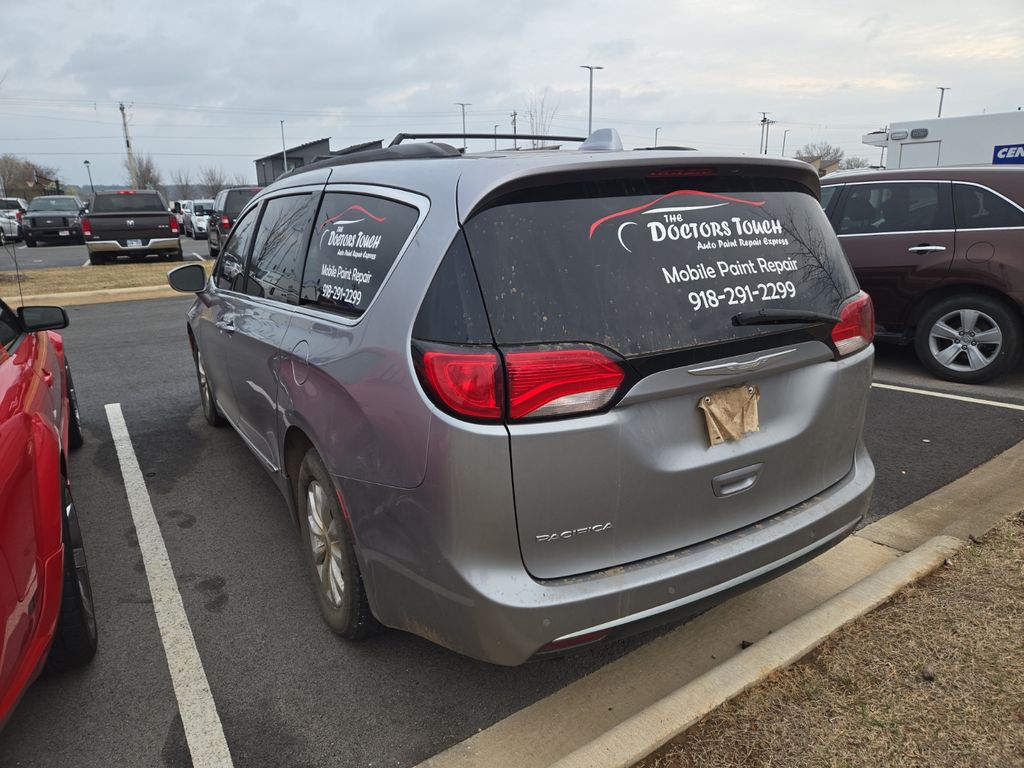 Used 2017 Chrysler Pacifica - photo 2