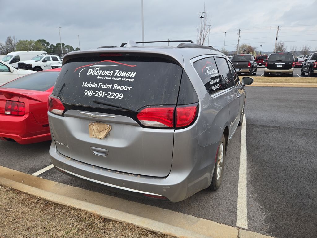 Used 2017 Chrysler Pacifica - photo 5