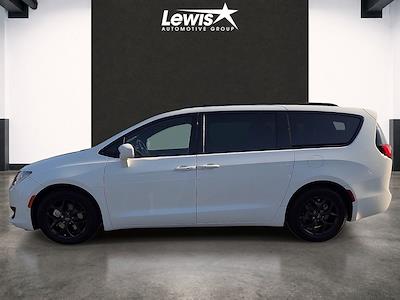 2019 Chrysler Pacifica FWD Minivan for sale #KR714139 - photo 2
