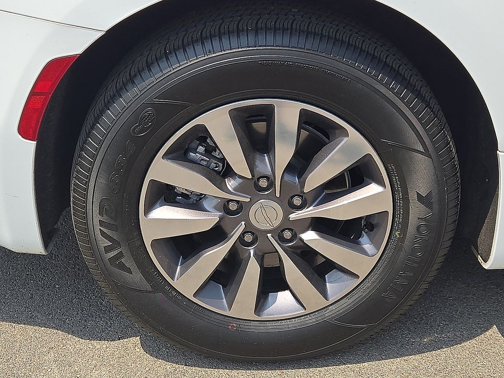Used 2019 Chrysler Pacifica - photo 9
