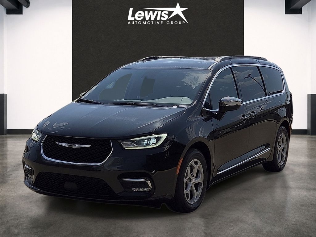 Used 2023 Chrysler Pacifica - photo 1