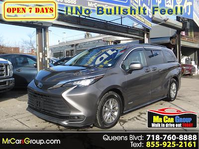 Used 2021 Toyota Sienna - photo 1