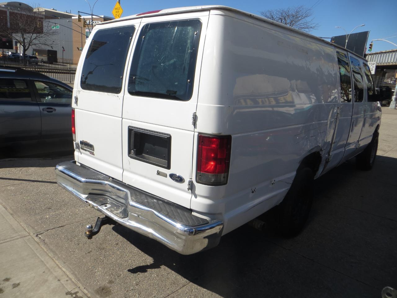 Used 2014 Ford E-350 - photo 9