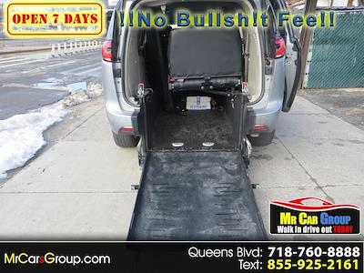 Used 2021 Chrysler Pacifica - photo 1