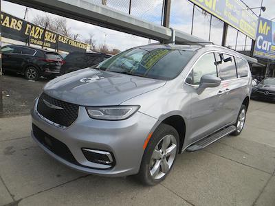 Used 2021 Chrysler Pacifica - photo 1