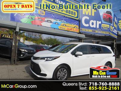 Used 2025 Toyota Sienna LE Minivan for sale #C2513907 - photo 1