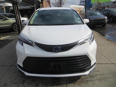 Used 2025 Toyota Sienna LE Minivan for sale #C2513907 - photo 2