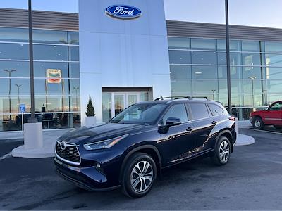 Used 2023 Toyota Highlander - photo 1