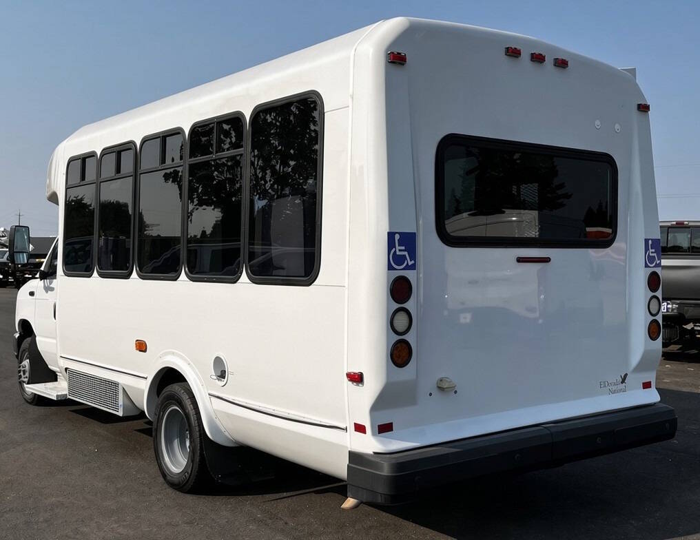 Used 2016 Ford E-450 - photo 2