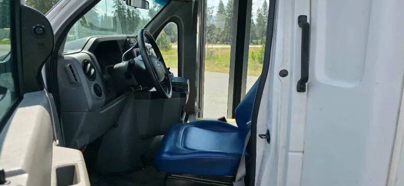 Used 2011 Ford E-450 - photo 13