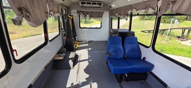 Used 2011 Ford E-450 - photo 16
