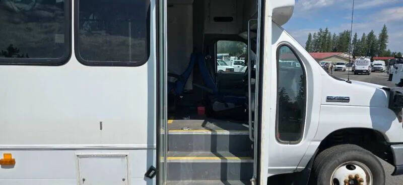 Used 2011 Ford E-450 - photo 17
