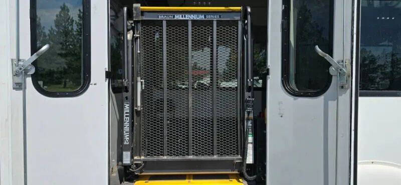 Used 2011 Ford E-450 - photo 19