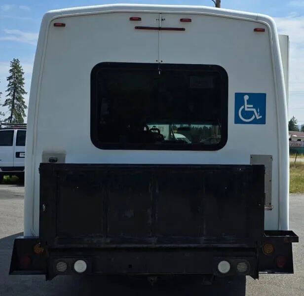 Used 2011 Ford E-450 - photo 10