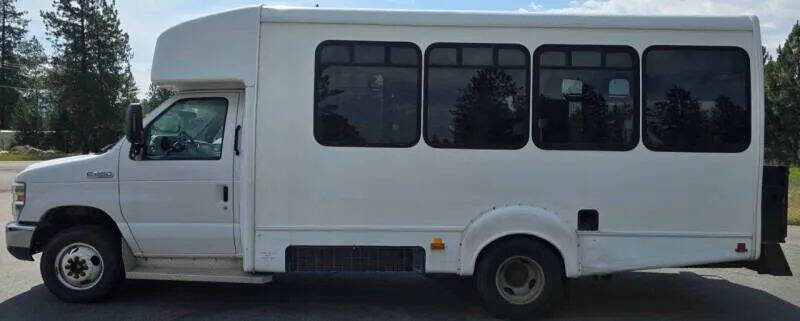 Used 2011 Ford E-450 - photo 11