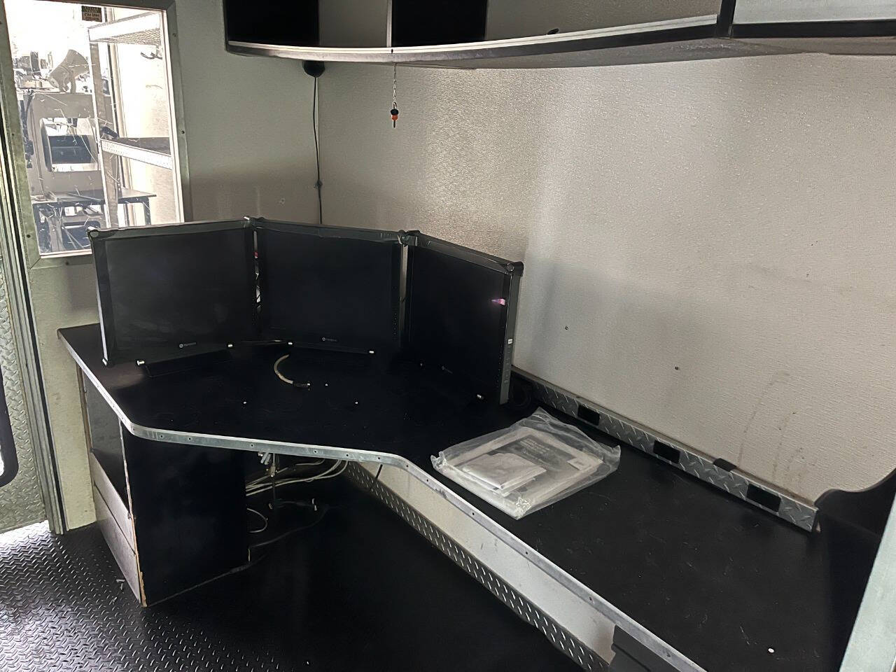Used 2014 Ford E-450 - photo 15