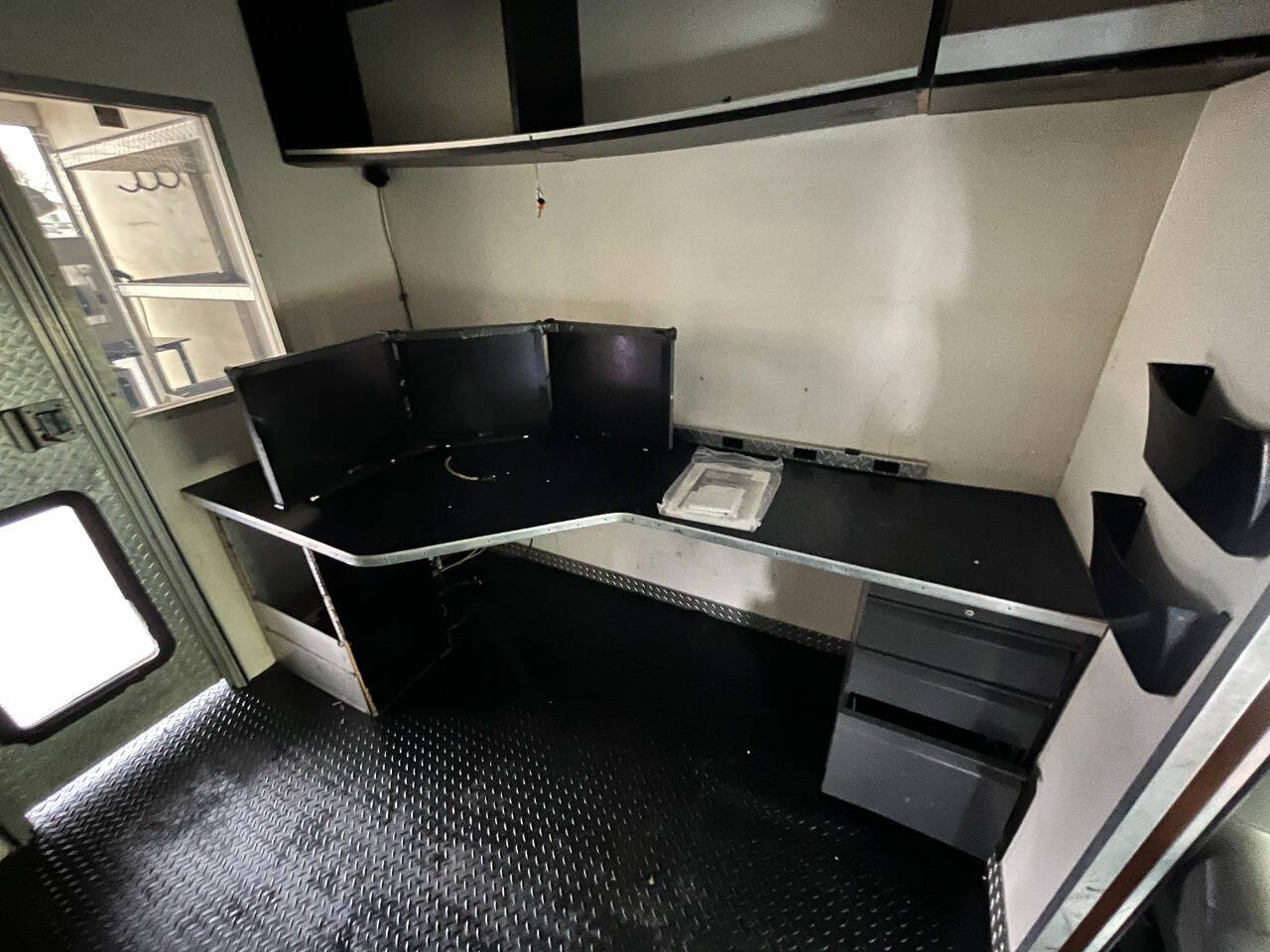 Used 2014 Ford E-450 - photo 17